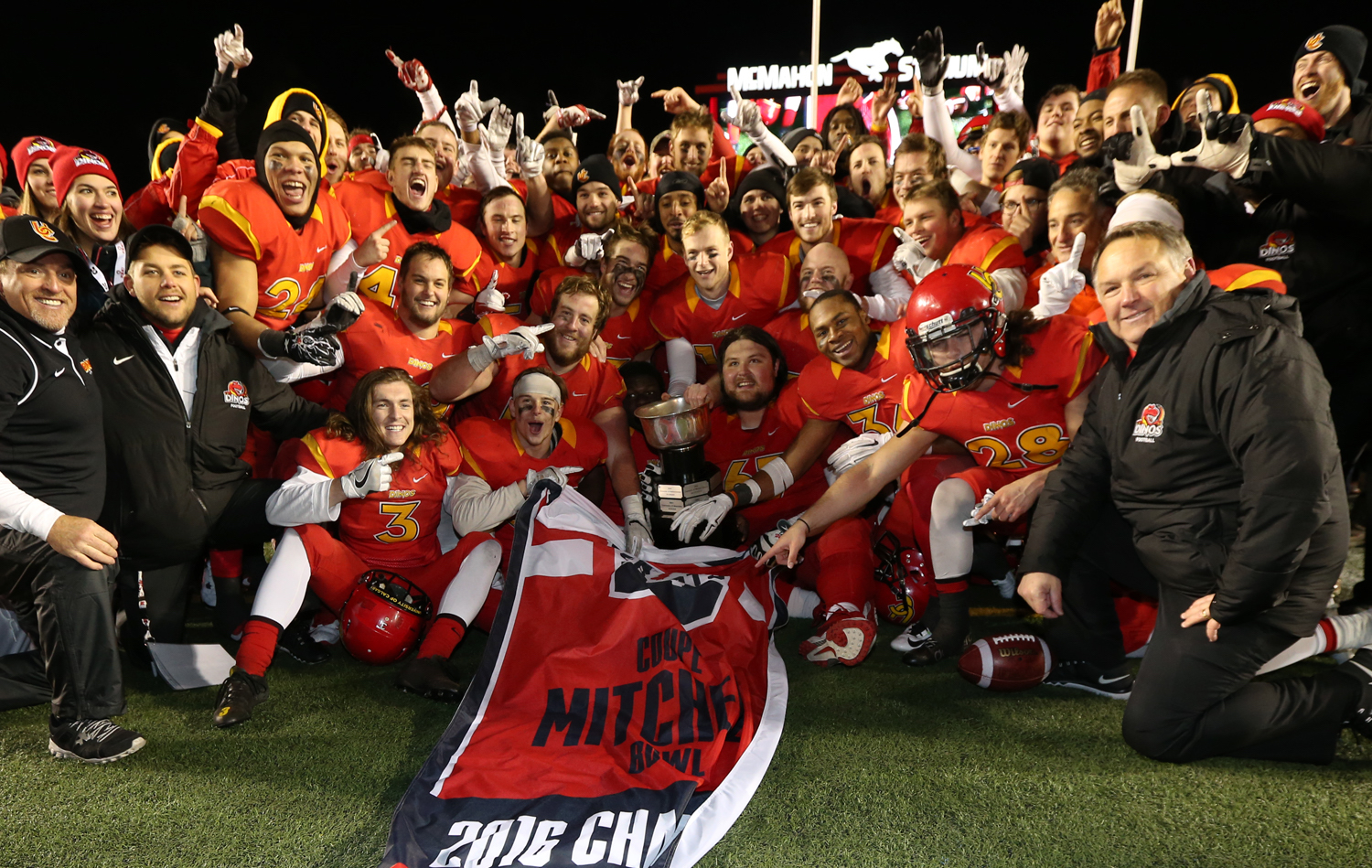 2016 U Sports ArcelorMittal Dofasco Mitchell Bowl: Underdahl sparks Calgary’s return to the Vanier Cup with a 50-24 win over StFX