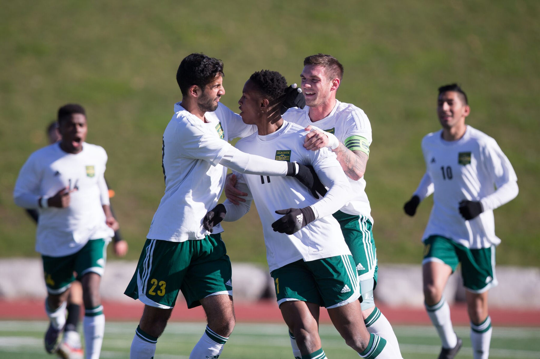 SEMIFINAL #1 2016 men’s soccer championship: Golden Bears advance to championship match with thrilling 2-1 win over Cape Breton