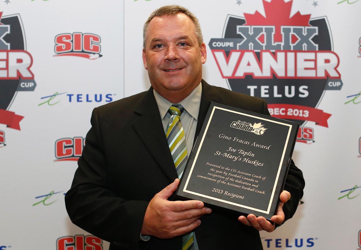 Saint Mary’s Huskies’ Joe Taplin receives 2013 Football Canada Gino Fracas Award as CIS Assistant Coach of the Year