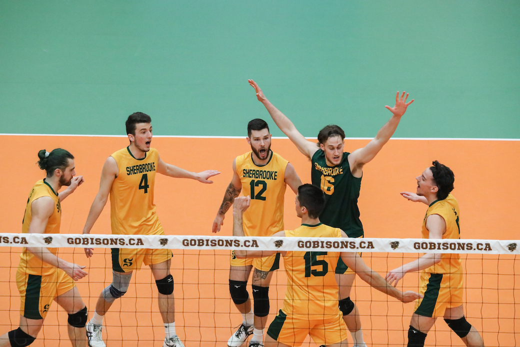 Men's Volleyball Bronze: Sherbrooke takes down Calgary to claim bronze in four-set thriller
