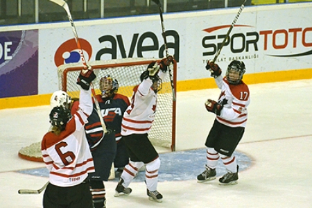 Winter Universiade women’s hockey: Canada off to final, to defend title Saturday